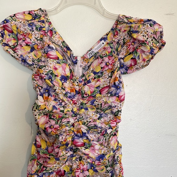 Zara Ruched Dress with Bright Floral Print, size S - Picture 3 of 11